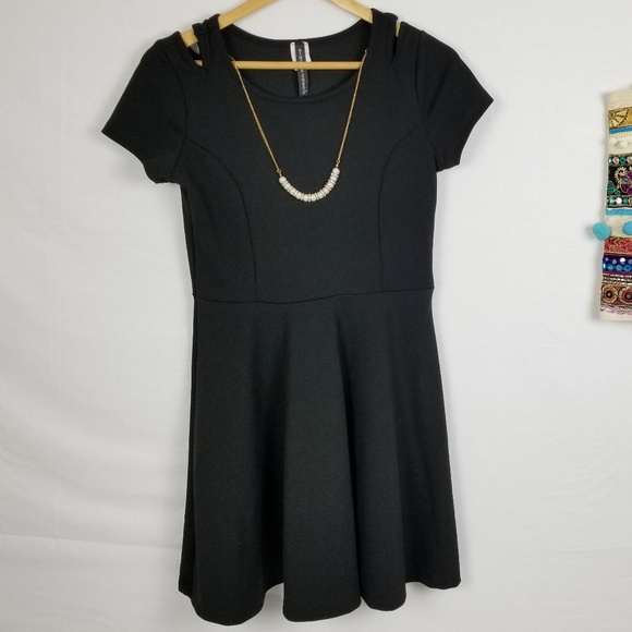 Little black cocktail dress - Picture 1 of 7